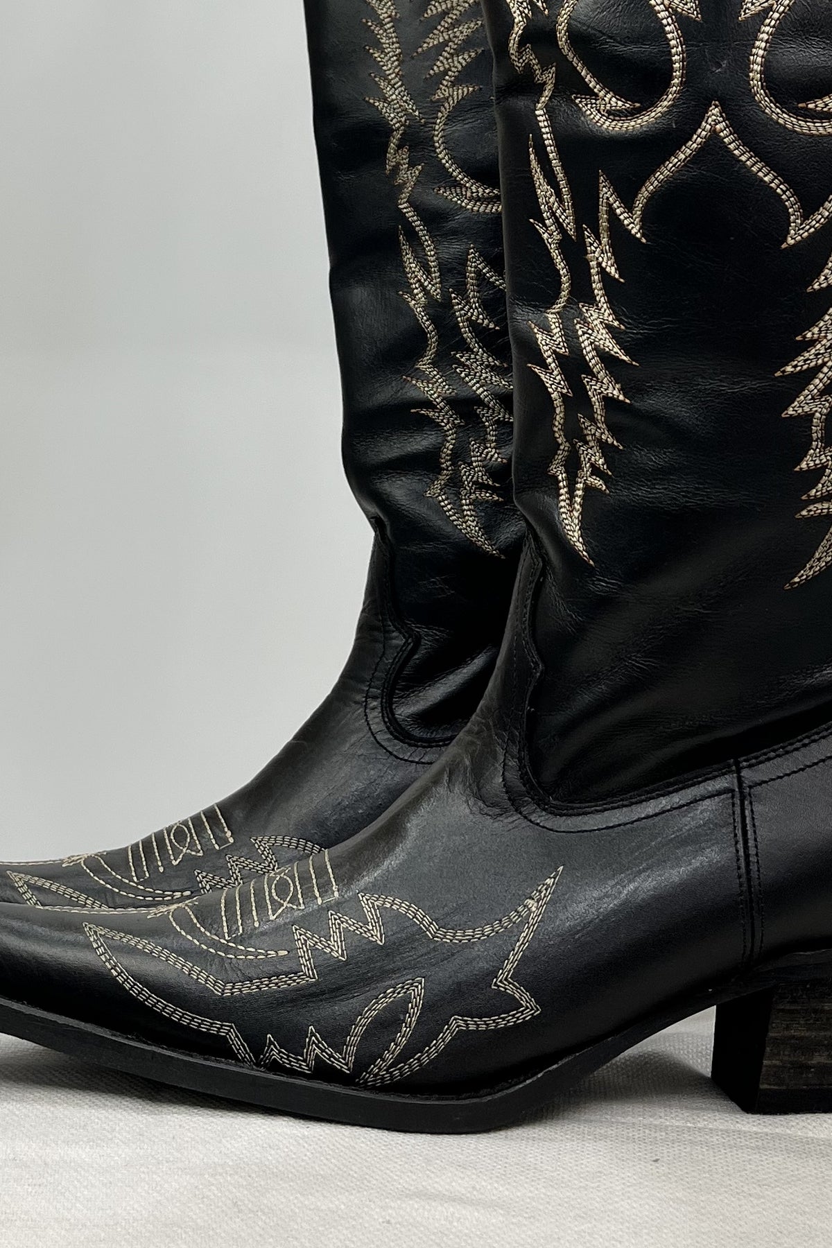 Yacamim #129 Black Embroidered Pointed Toe Leather Knee-High Boot
