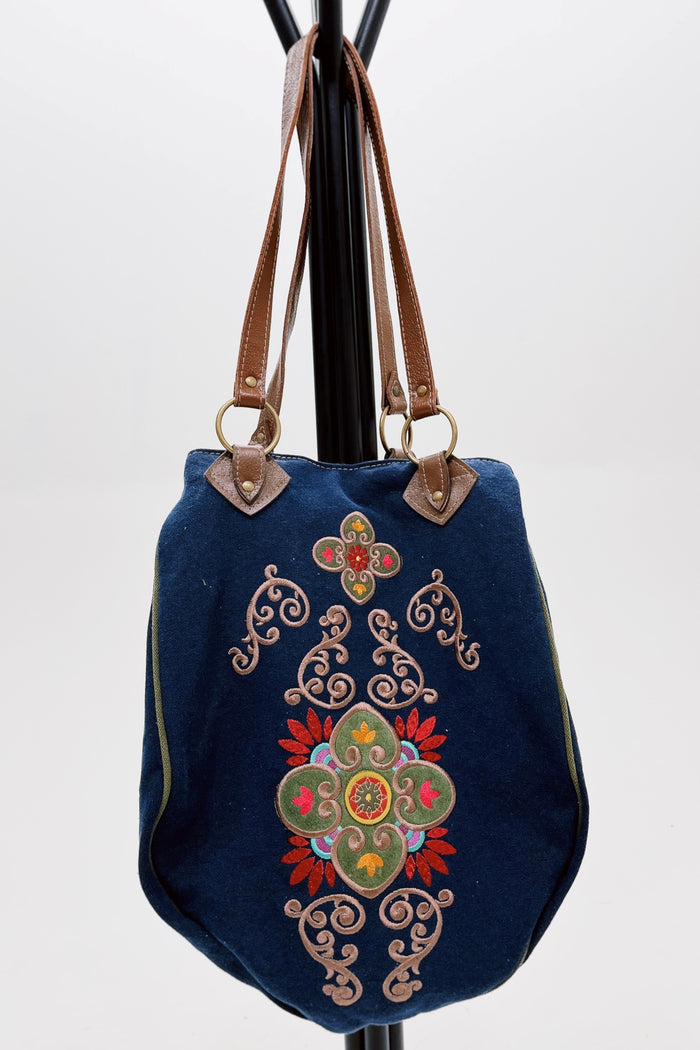 Large Handmade Canvas Bag with Yacamim Embroidery #778
