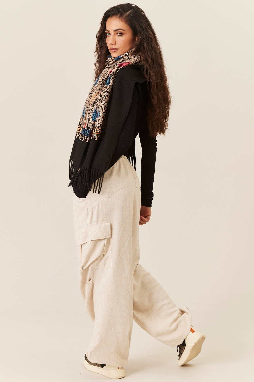 Calça Cargo De Viscolinho Com Bolsos Bege Nature Yacamim R9