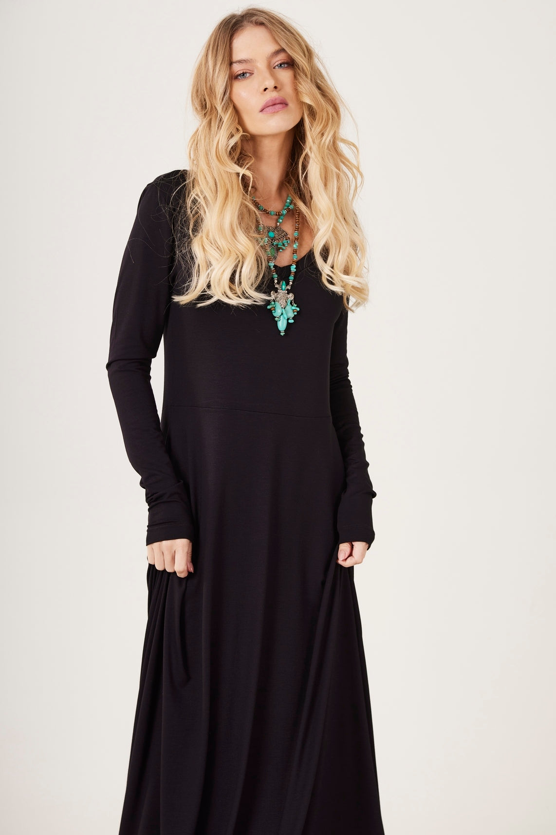 Yacamim D5 Plain Black Long Dress with Fitted Sleeves