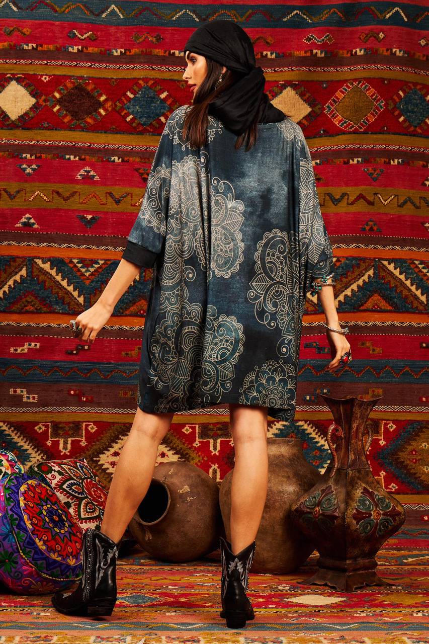 Wide Tunic with Cuffed Sleeves Gray Indian Print Yacamim
