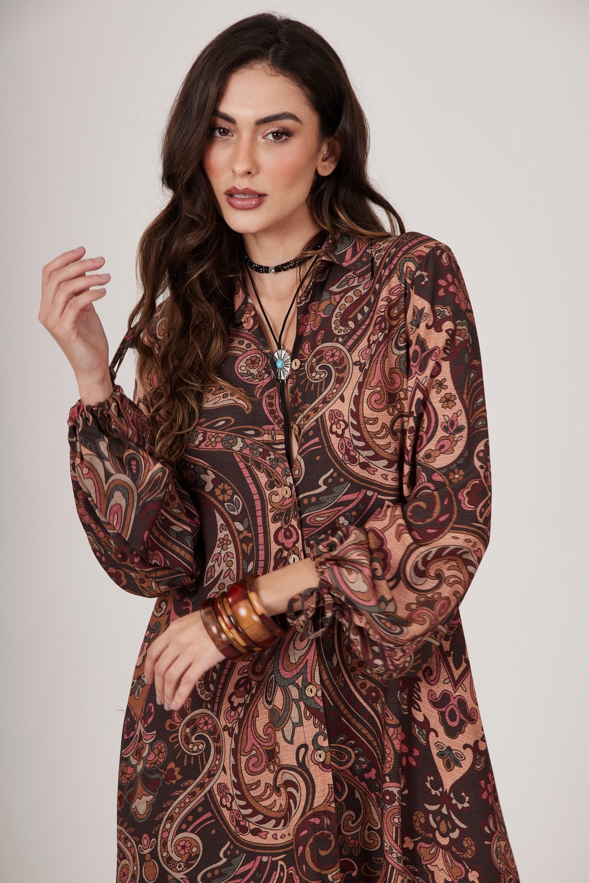 Chemise Longo Com Mangas Bufantes Bordô Estampa Cashmere Yacamim M3
