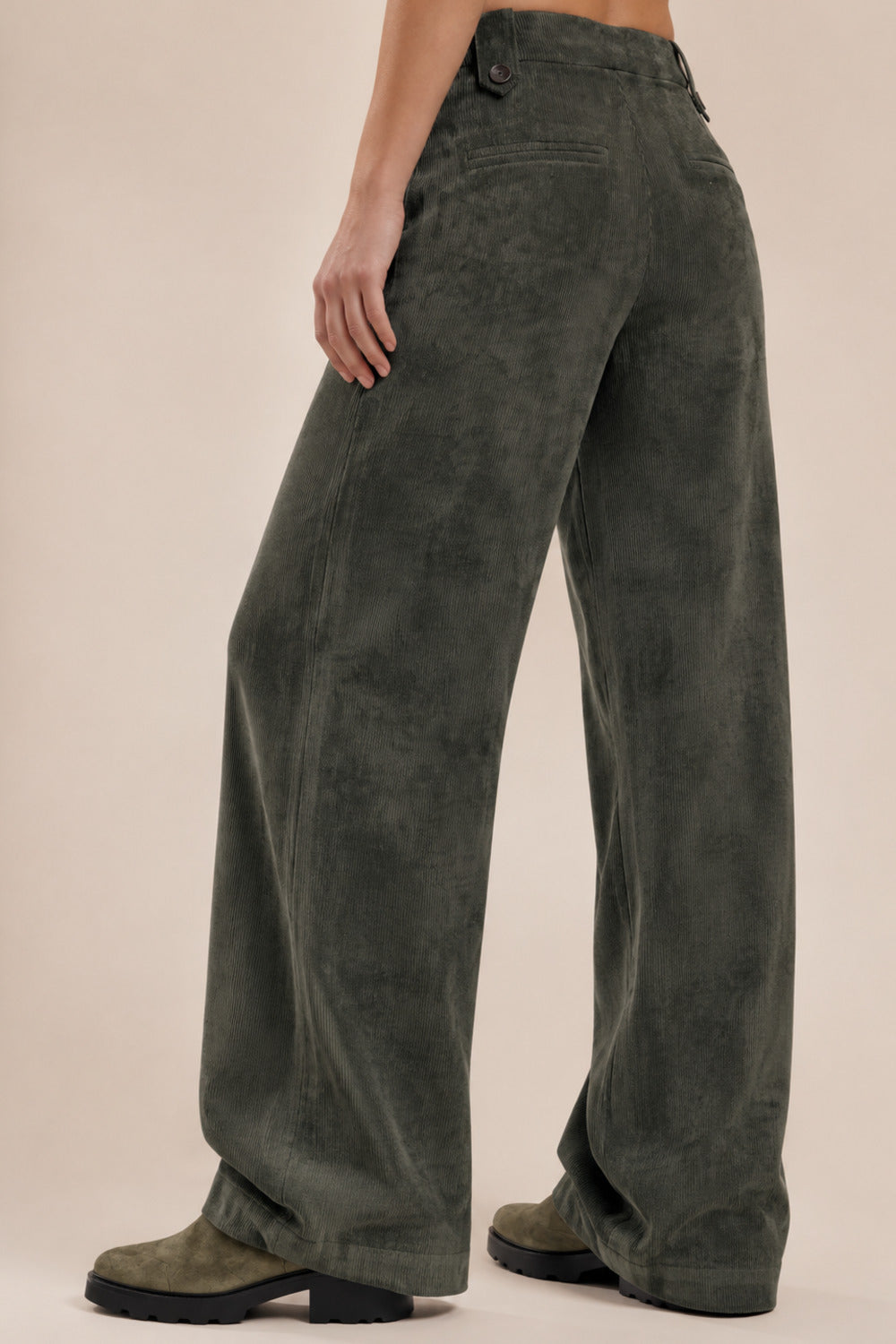 Calça De Veludo Cotelê Com Bolsos Verde Escuro Yacamim A6