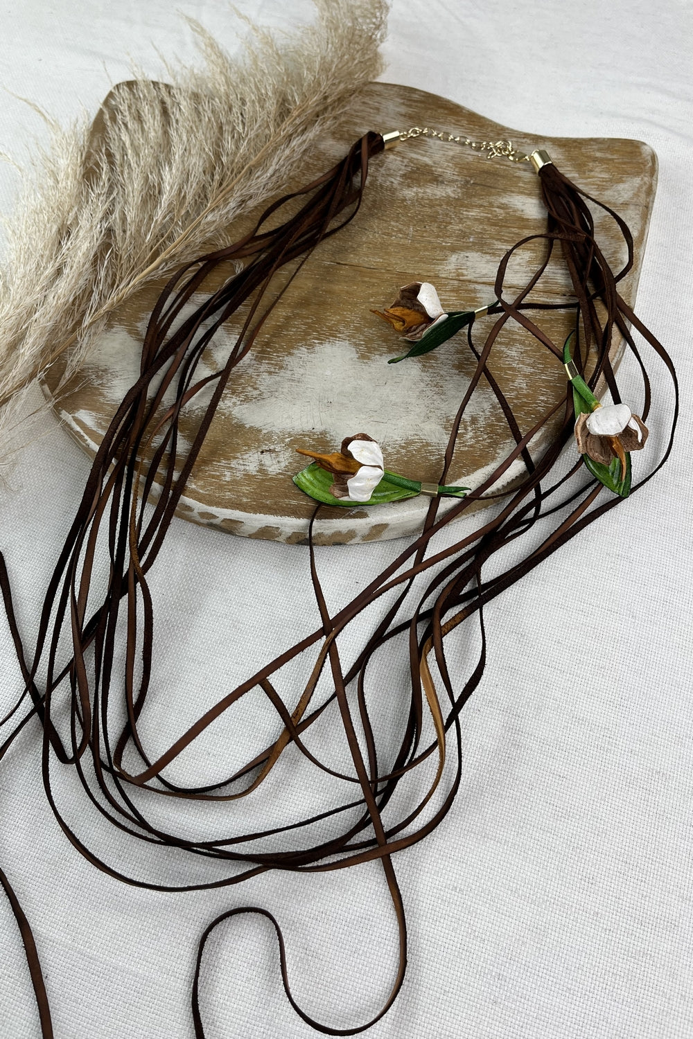 Leather Strap Necklace With White Yacamim Flowers #71