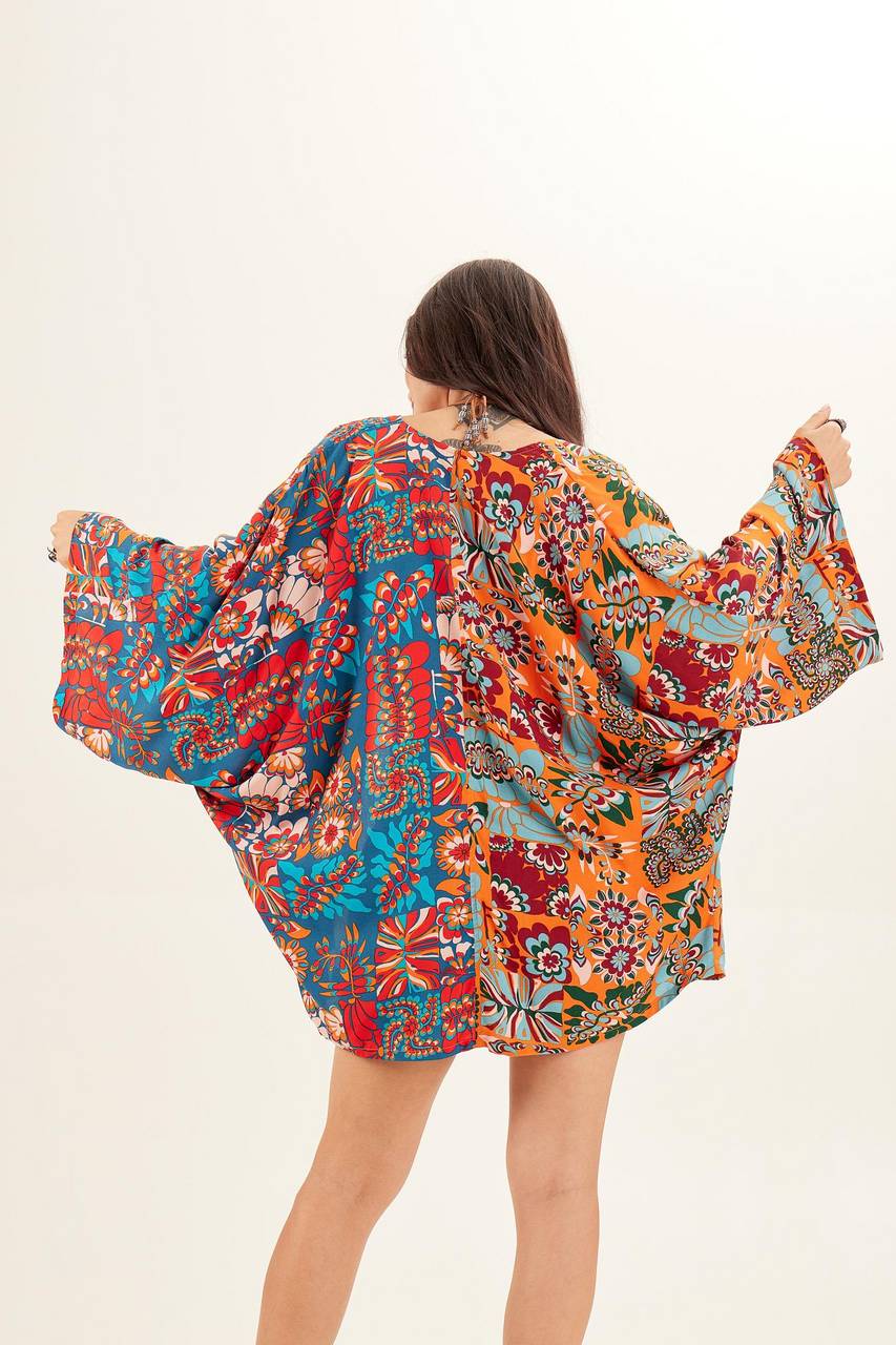 Yacamim Short Kimono with Long Printed Sleeves<br />
<p>
</p>