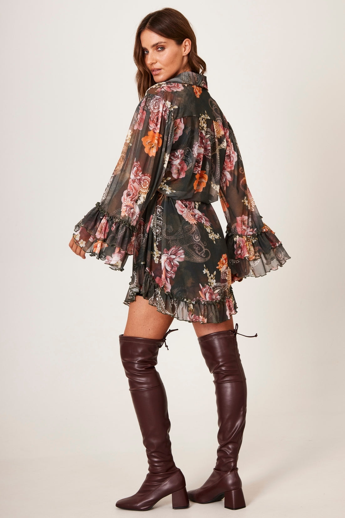 Camisa Ampla De Tule Preto Estampa Floral Cashmere Yacamim A9