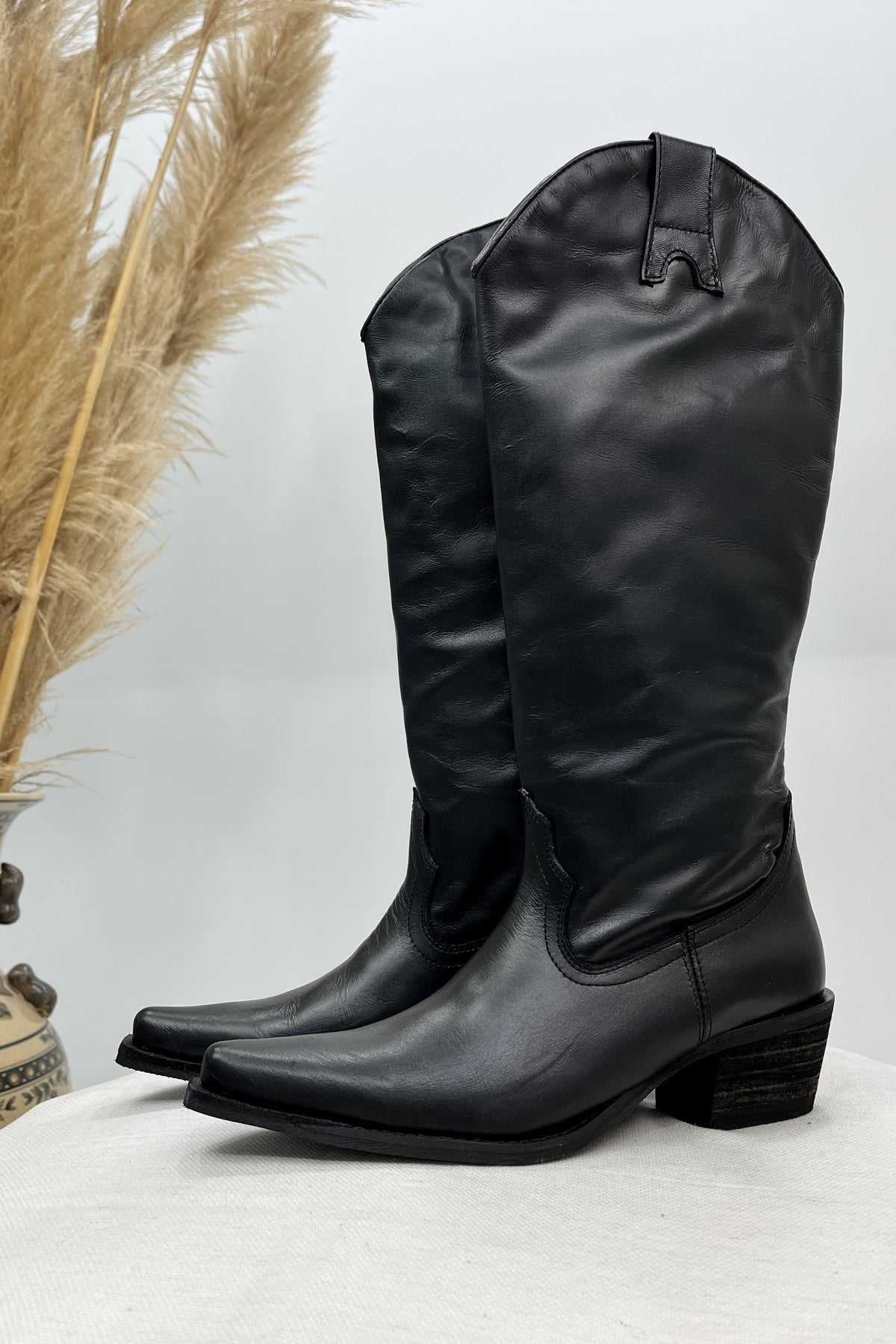 Yacamim Black Leather Pointed-Toe High-Shaft Boots #127