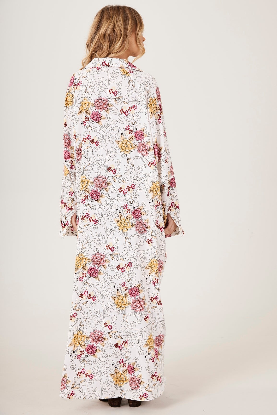 Chemise Longo Amplo Off White Estampa Floral Yacamim N2