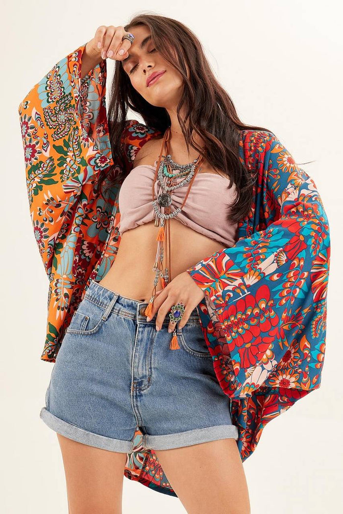 Yacamim Short Kimono with Long Sleeves and Print