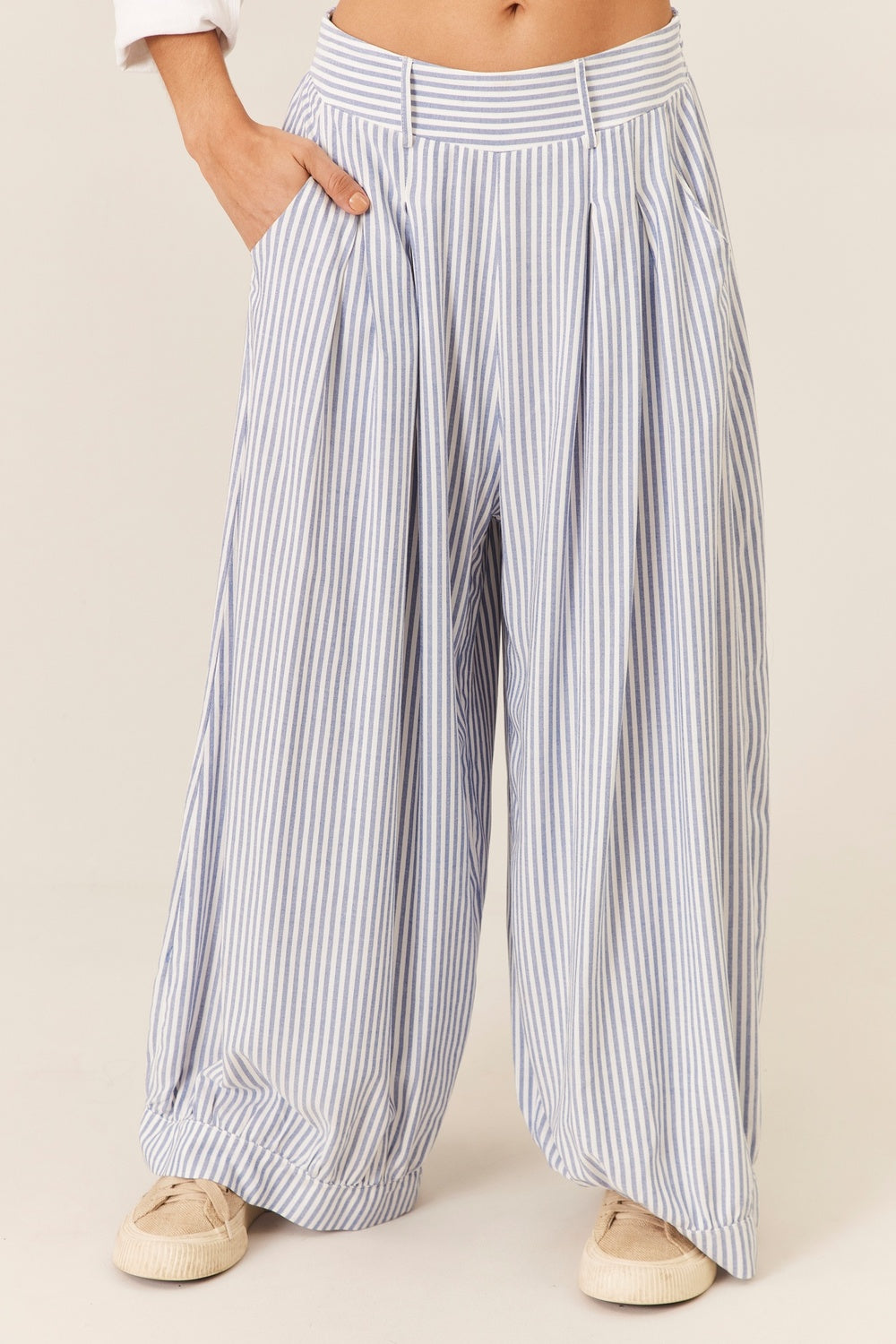 Calça Pantalona Cintura Alta Listrada Azul Yacamim I10