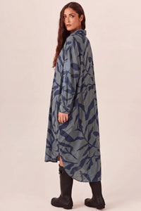 Chemise Ampla Estampada Com Bolsões Azul Petróleo Yacamim S10