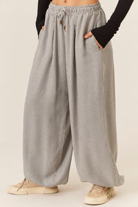 Calça Pantalona Com Cordão De Regulagem Cinza Xadrez Yacamim I3