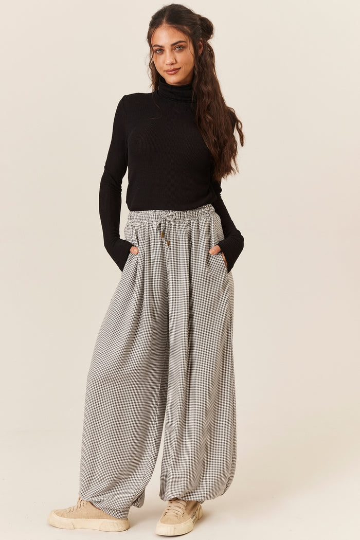 Calça Pantalona Com Cordão De Regulagem Cinza Xadrez Yacamim I2