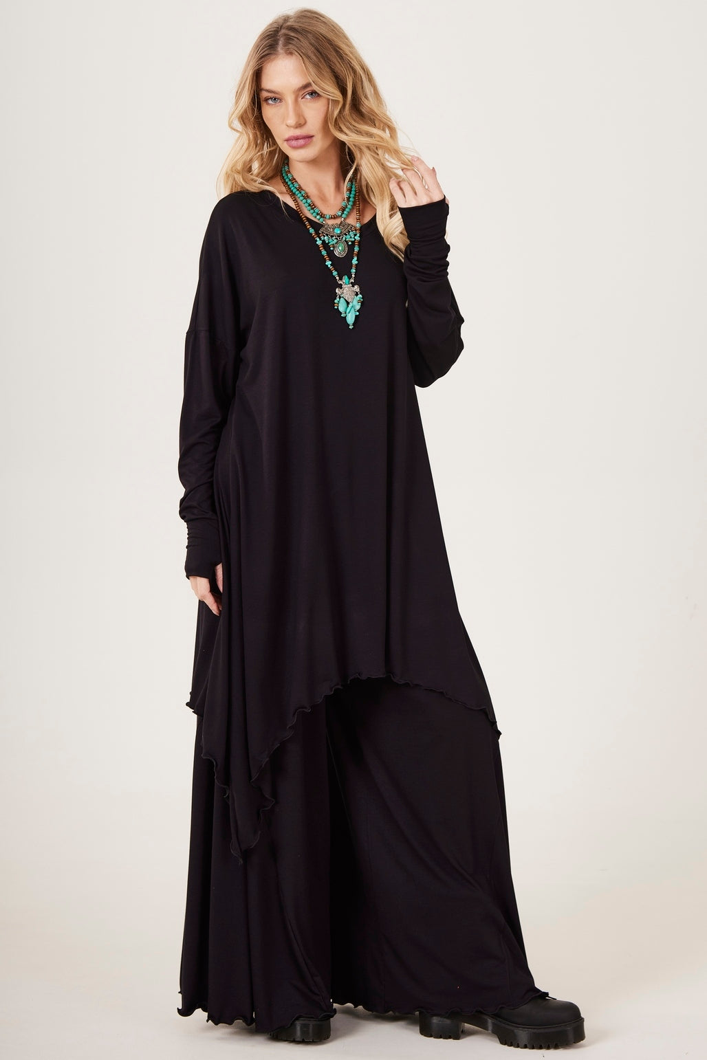 Vestido Curto Com Pontas Laterais Preto Yacamim E14 Liso