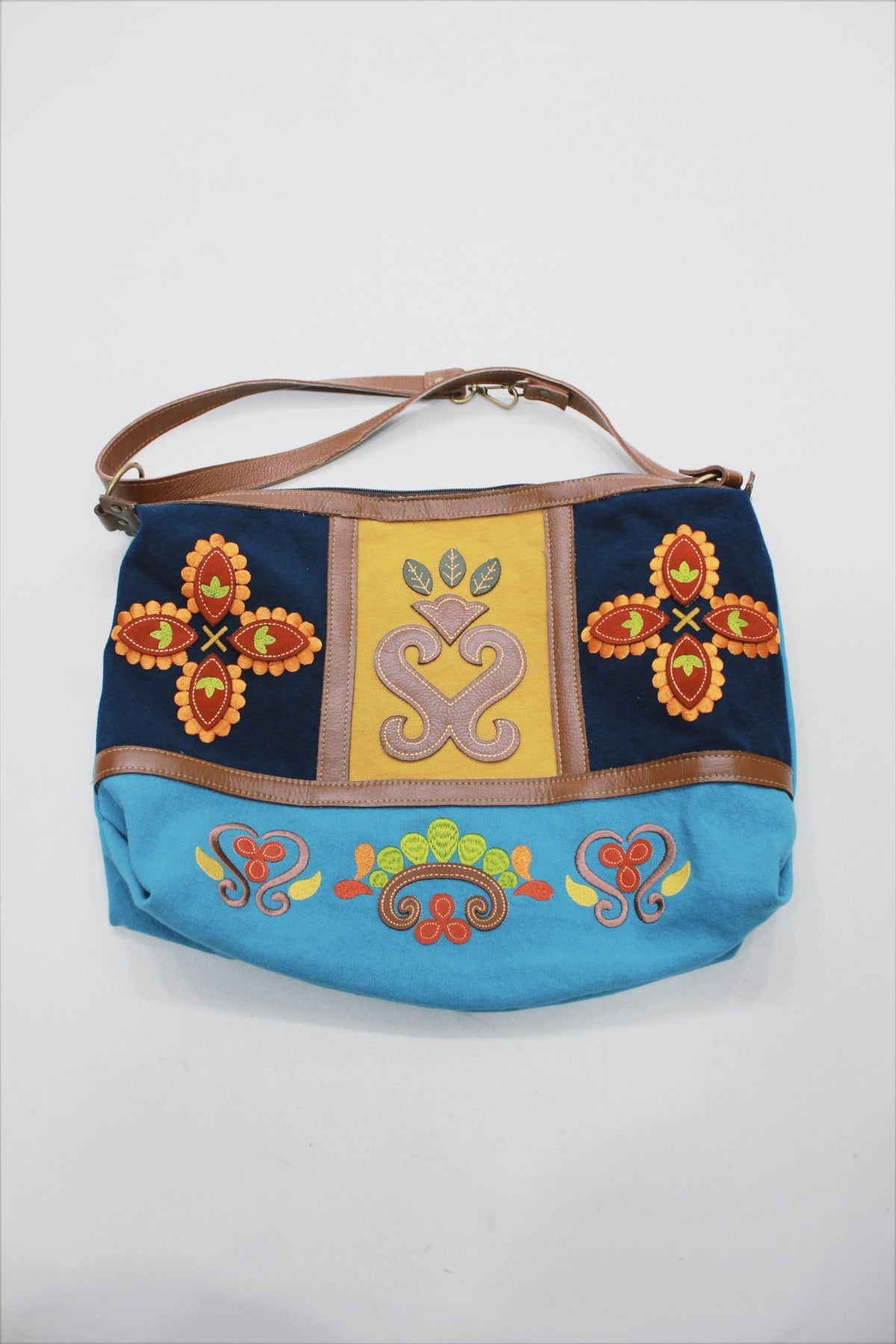 Large Handmade Canvas Bag with Light Blue Embroidery Yacamim #525