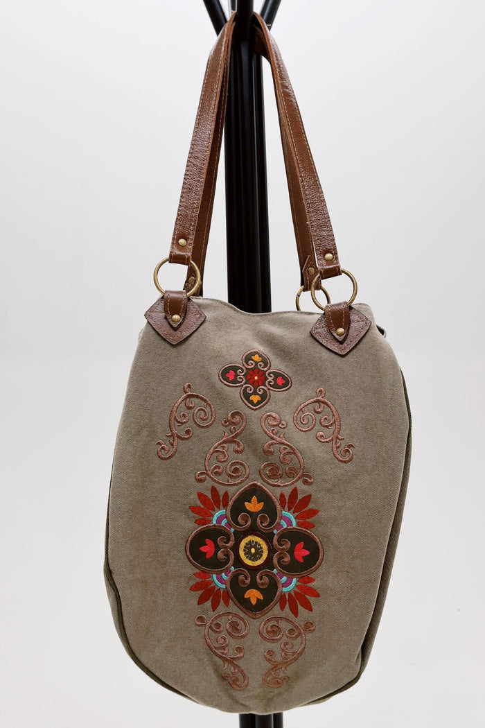 Large Handmade Canvas Bag with Yacamim Embroidery #776