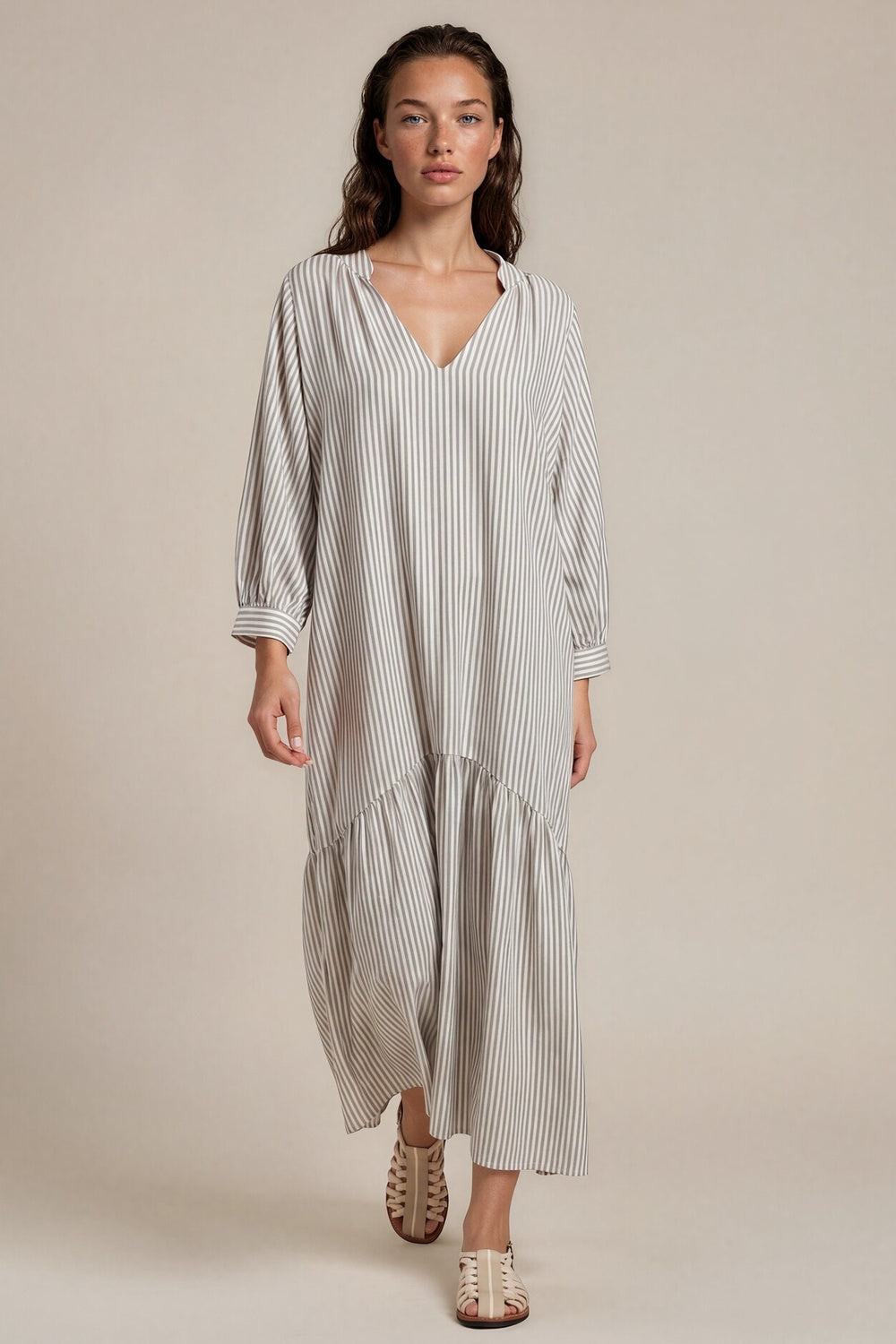 Vestido Midi Com Mangas Longas Cinza Listrado Yacamim C20