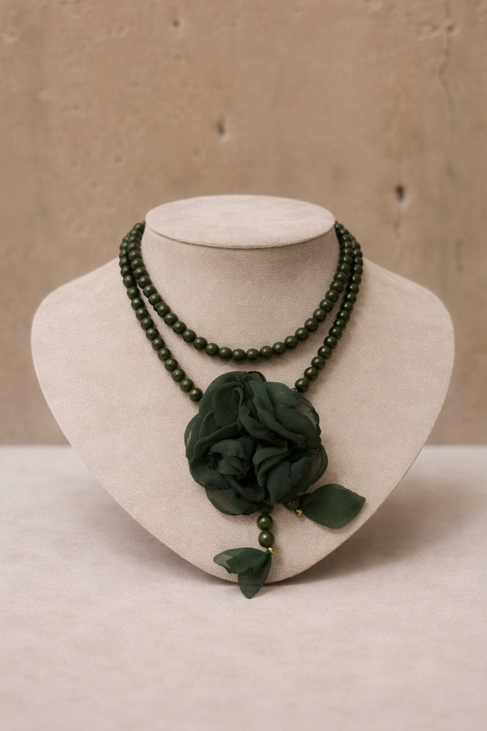 Colar Ave Maria Com Flor Verde Escuro Antigo Yacamim #1009