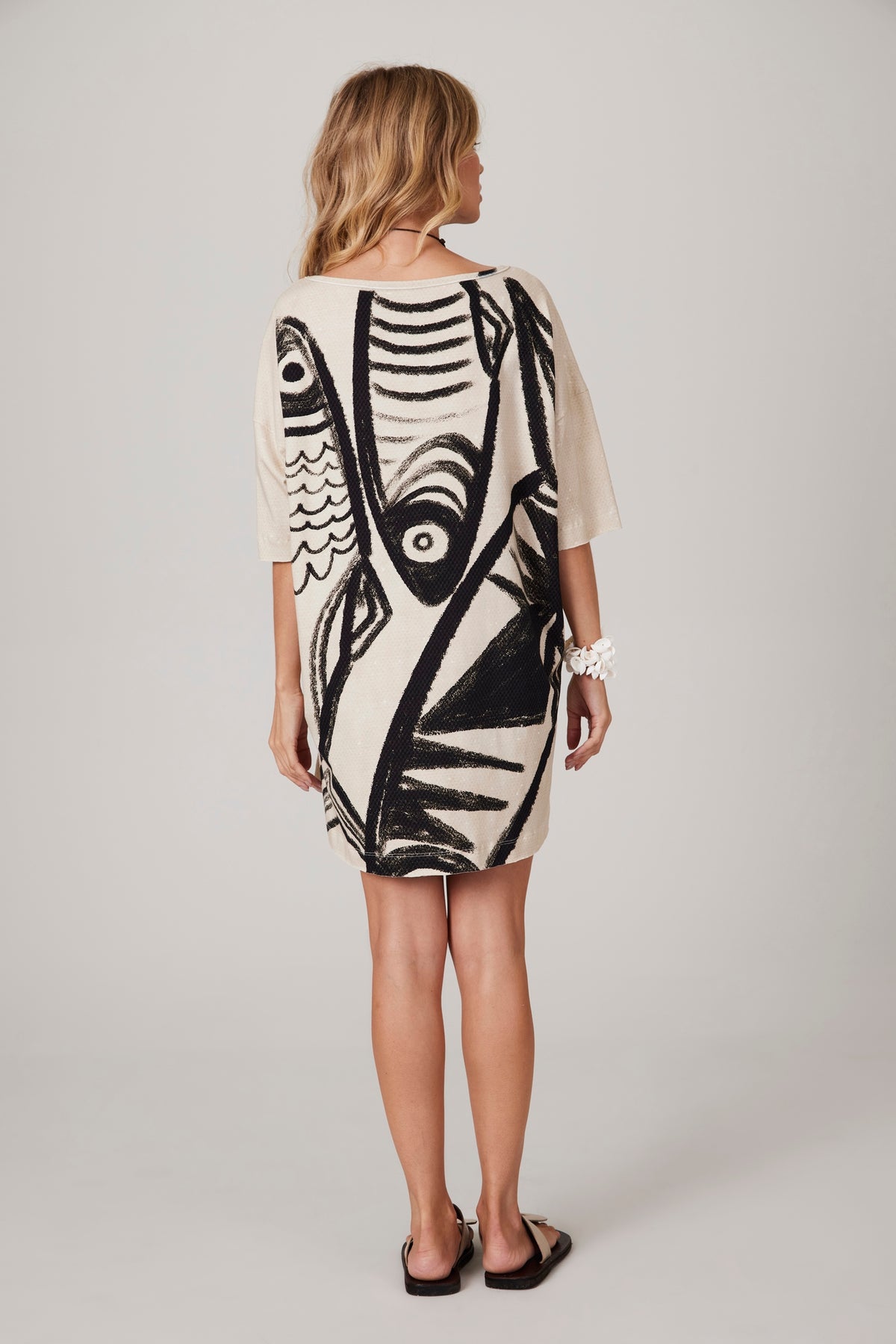 Basic Elongated Beige T-Shirt Pira Omomba'e Yacamim Collection Q2