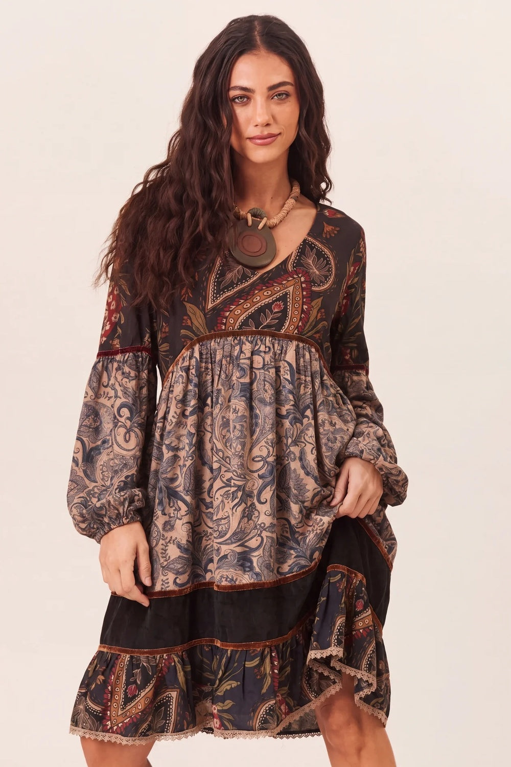 Vestido Curto Amplo Com Veludo Marrom Patchwork Yacamim C4