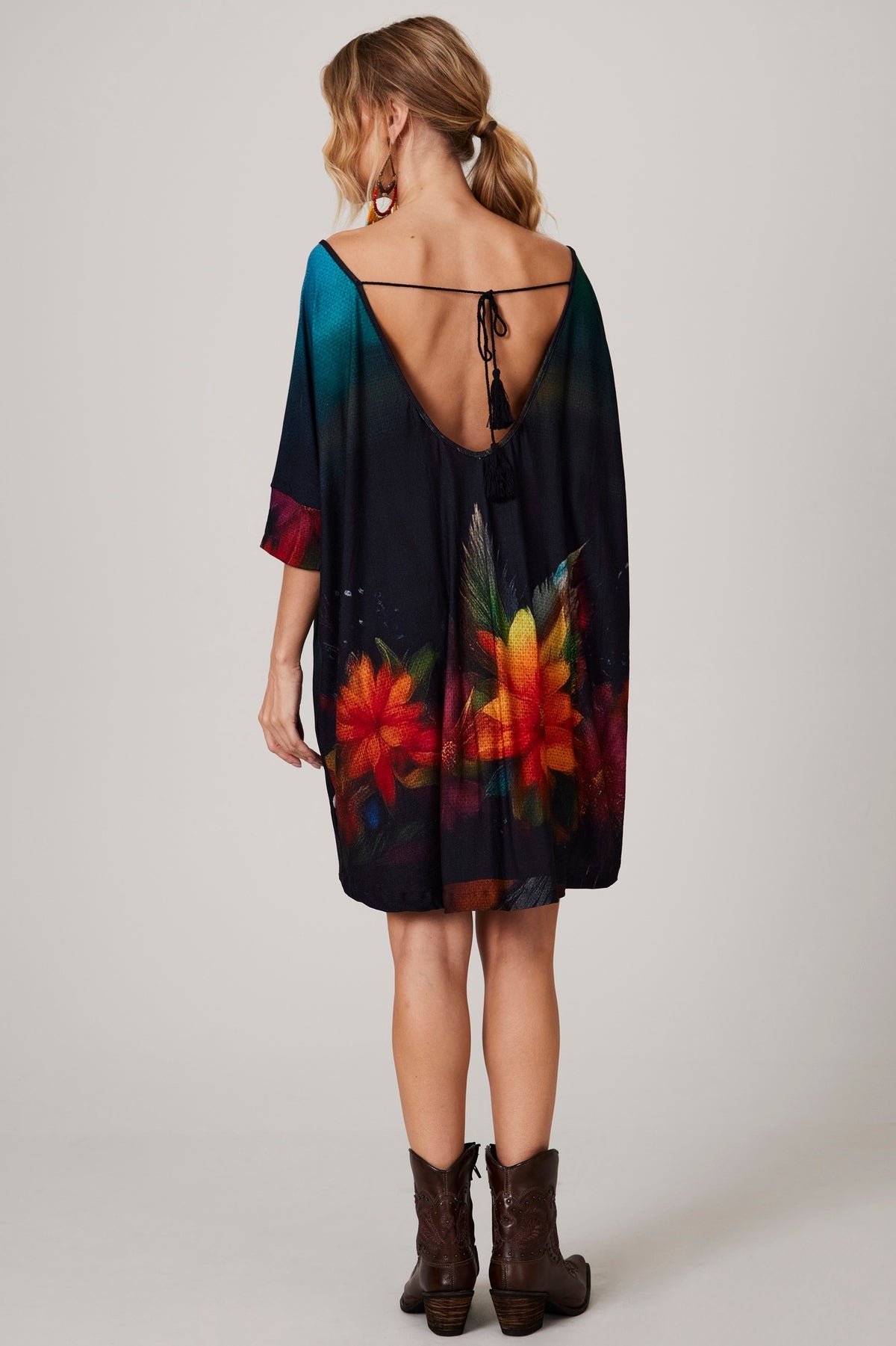Black Elongated T-shirt with Exclusive Yacamim Tiger Print B4