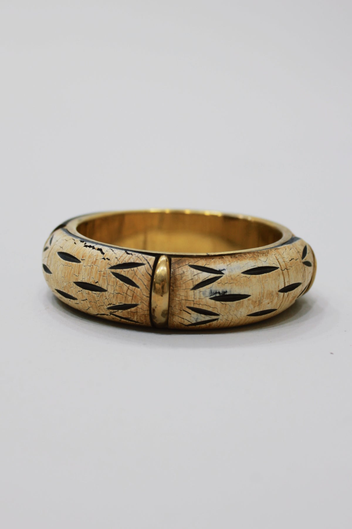 Metal Bracelet with Yacamim Wood #759