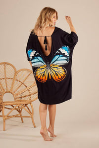 Loose Black T-Shirt with 3/4 Sleeves and Butterfly Print Yacamim