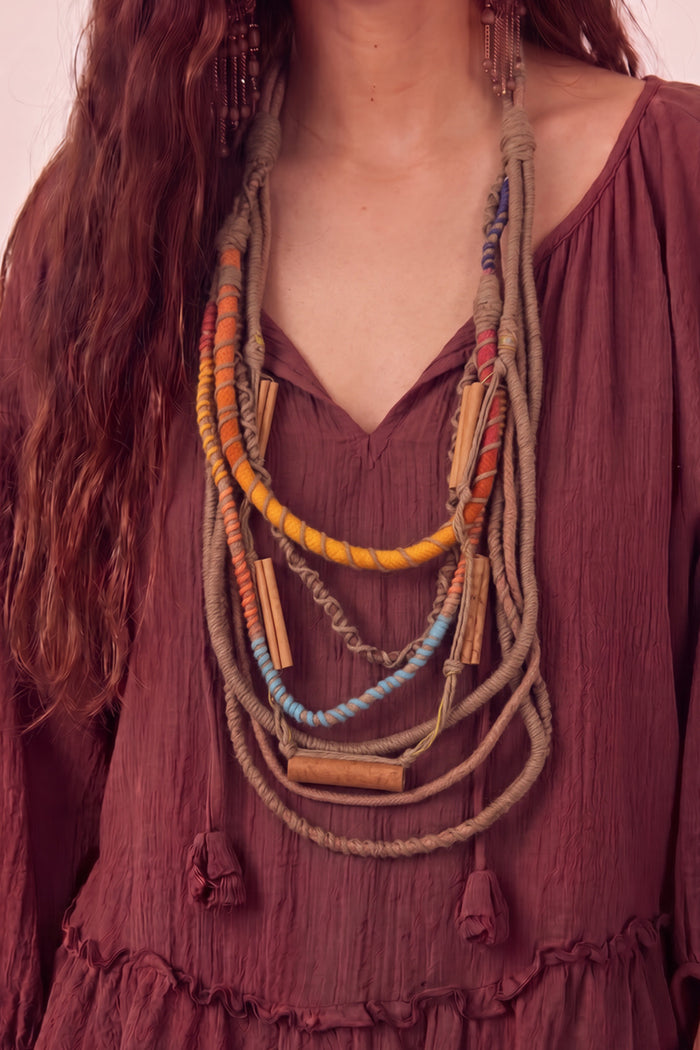 Colar Artesanal De Cordas Coloridas Com Canela Yacamim #1089