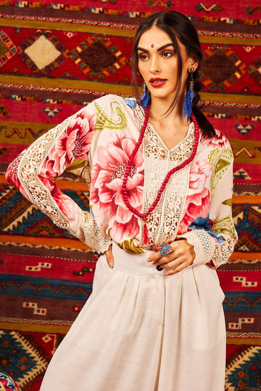 Yacamim Printed Beige Wide Shirt With Long Sleeves and Lace Details<br />