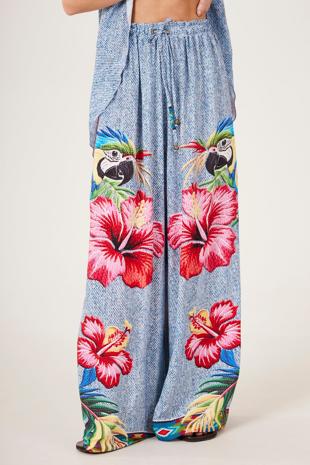 Yacamim A9 Blue Araras Print Wide-Leg Pants with Back Pockets