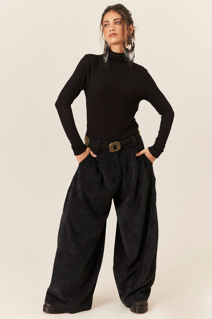 Calça Canelada Com Bolsos Preta Yacamim G1