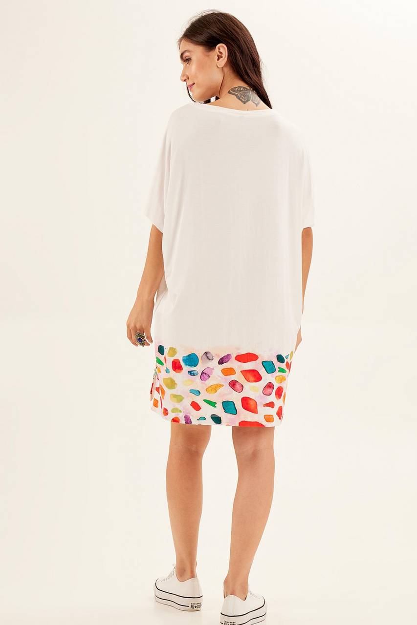 Yacamim Off-White Giraffe Print V-Neck Oversized T-Shirt