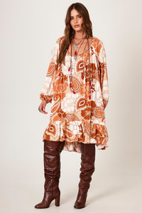Vestido Curto Com Mangas Longas Marrom Estampado Yacamim C16