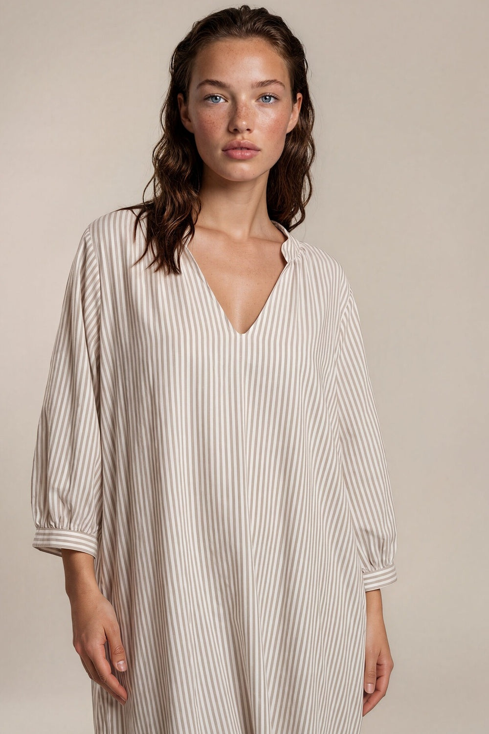 Vestido Midi Com Mangas Longas Cinza Listrado Yacamim C20