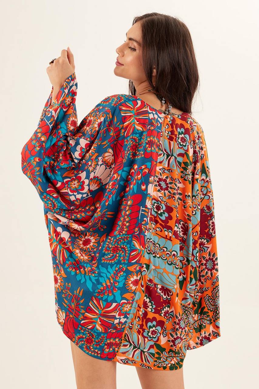 Yacamim Short Kimono with Long Printed Sleeves<br />
<p>
</p>