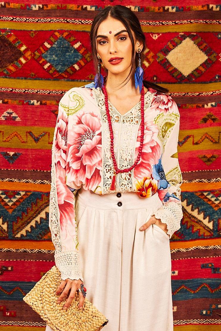 Yacamim Printed Beige Wide Shirt With Long Sleeves and Lace Details<br />