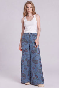 Calça Jumbo Jeans Azul Estampa Paisley Yacamim R8