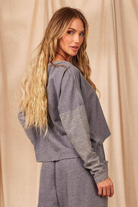 Yacamim Gray Long-Sleeved Cropped Sweatshirt