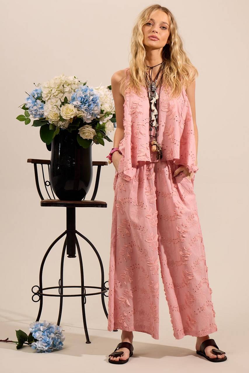 Yacamim Rosé Embroidered Floral Broderie Pantacourt Pants