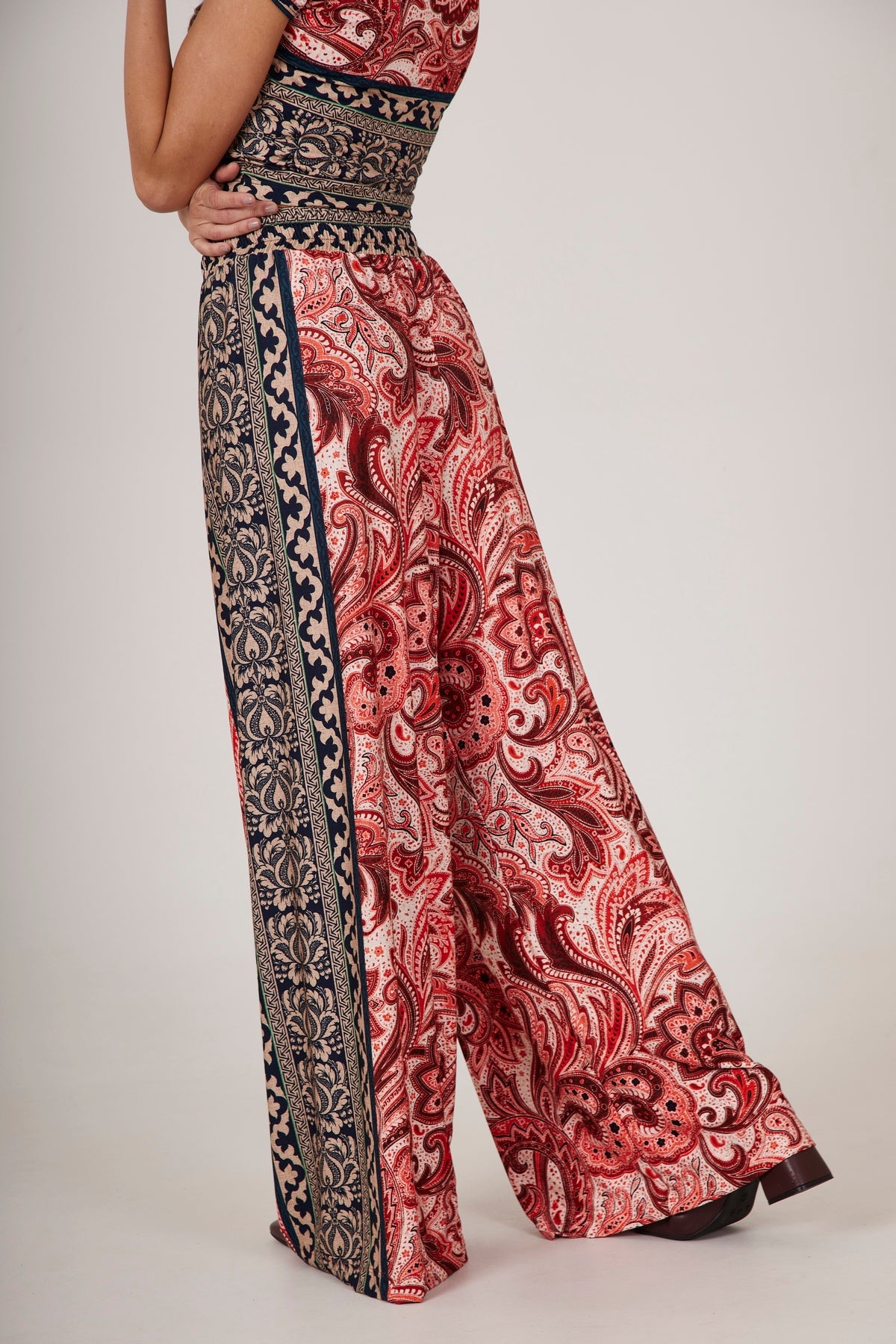 Yacamim A26 Paisley Print Wide-Leg Pants