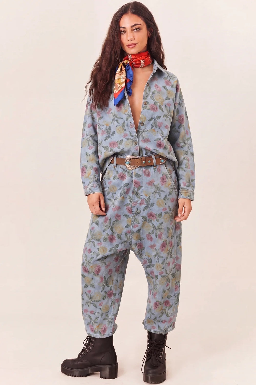 Calça Saruel Jeans Azul Com Estampa De Flores Yacamim A16