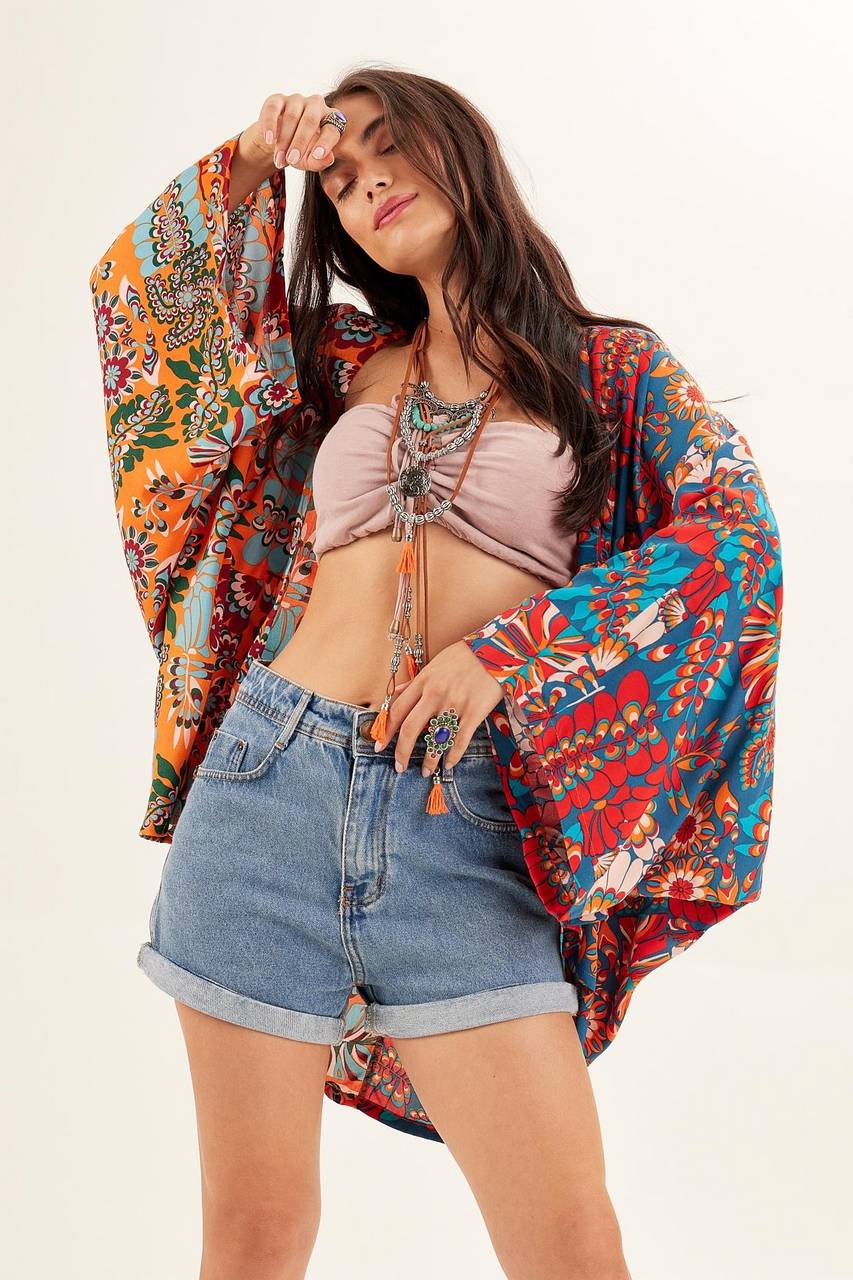 Yacamim Short Kimono with Long Printed Sleeves<br />
<p>
</p>