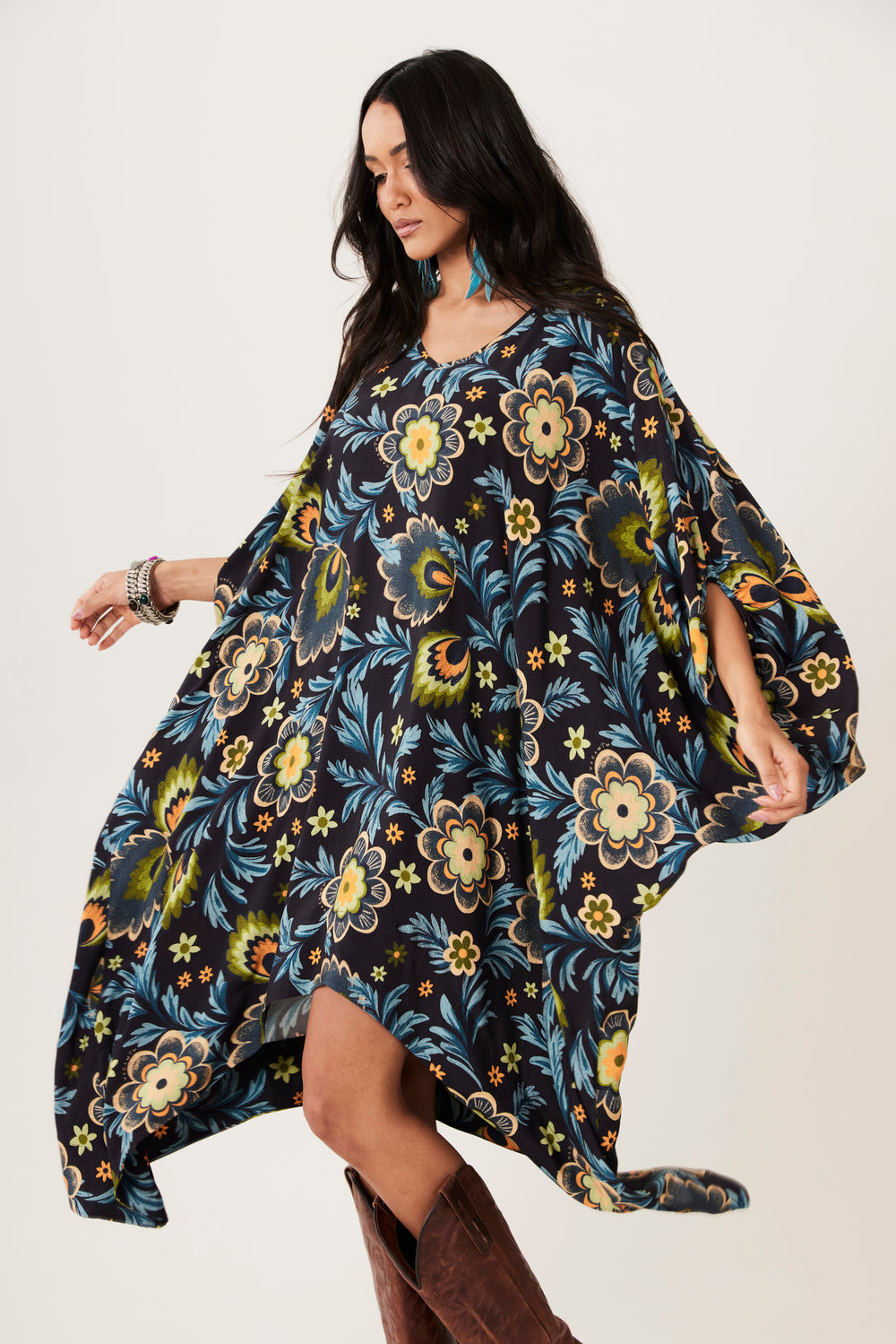 Loose Kaftan with Long Sleeves Black Floral Yacamim I10