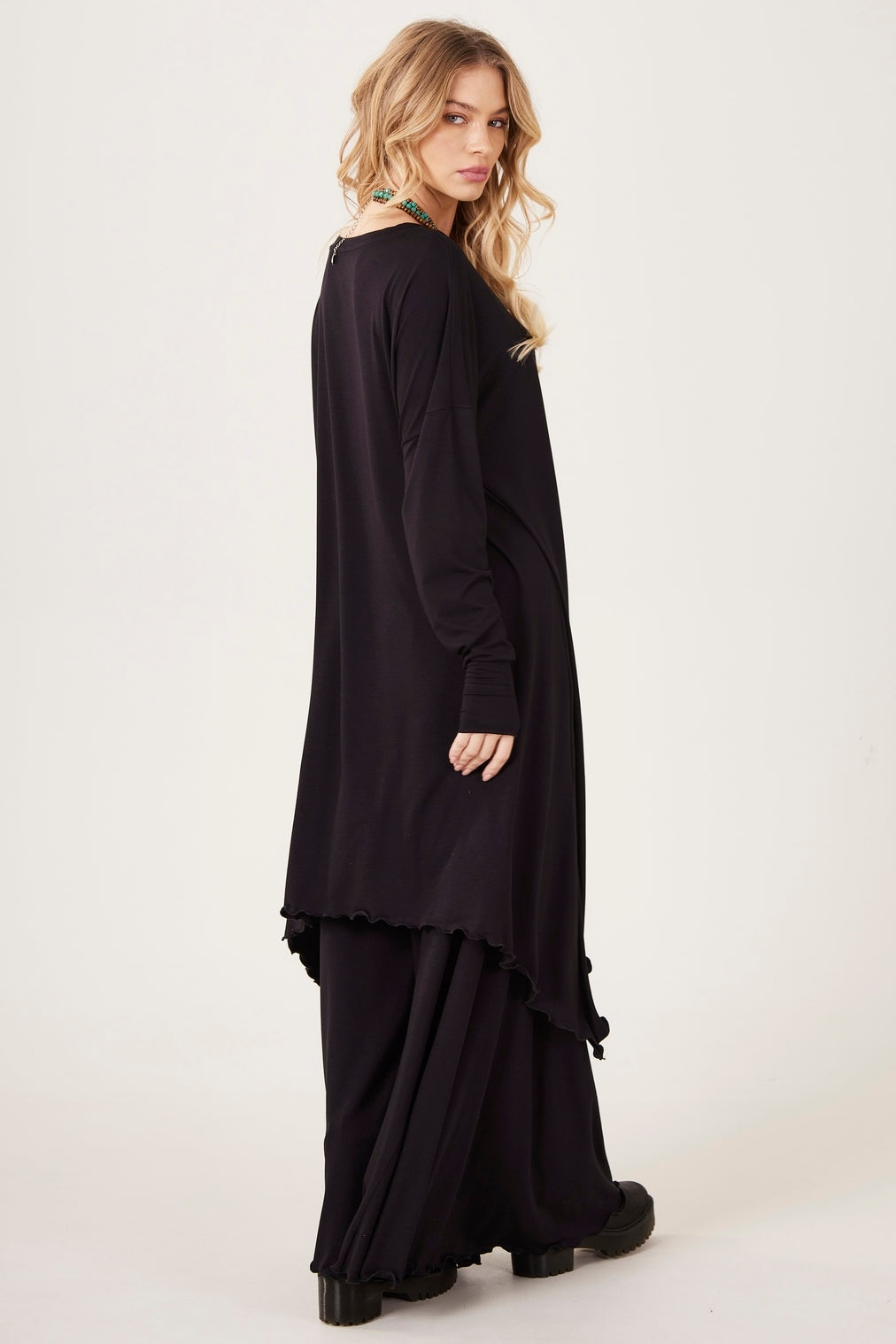 Vestido Curto Com Pontas Laterais Preto Yacamim E14 Liso