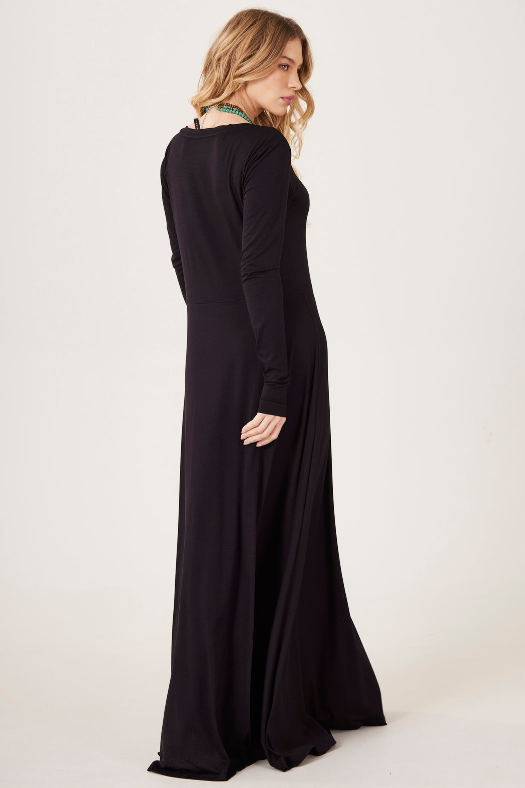 Yacamim D5 Plain Black Long Dress with Fitted Sleeves