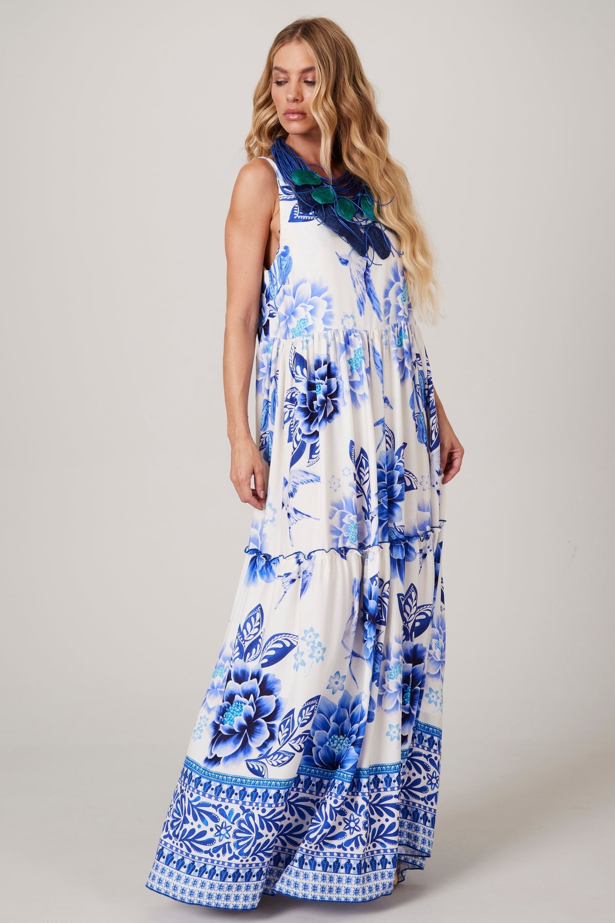 Long White and Blue Dress "Pira Omomba''e Yacamim E11" Collection