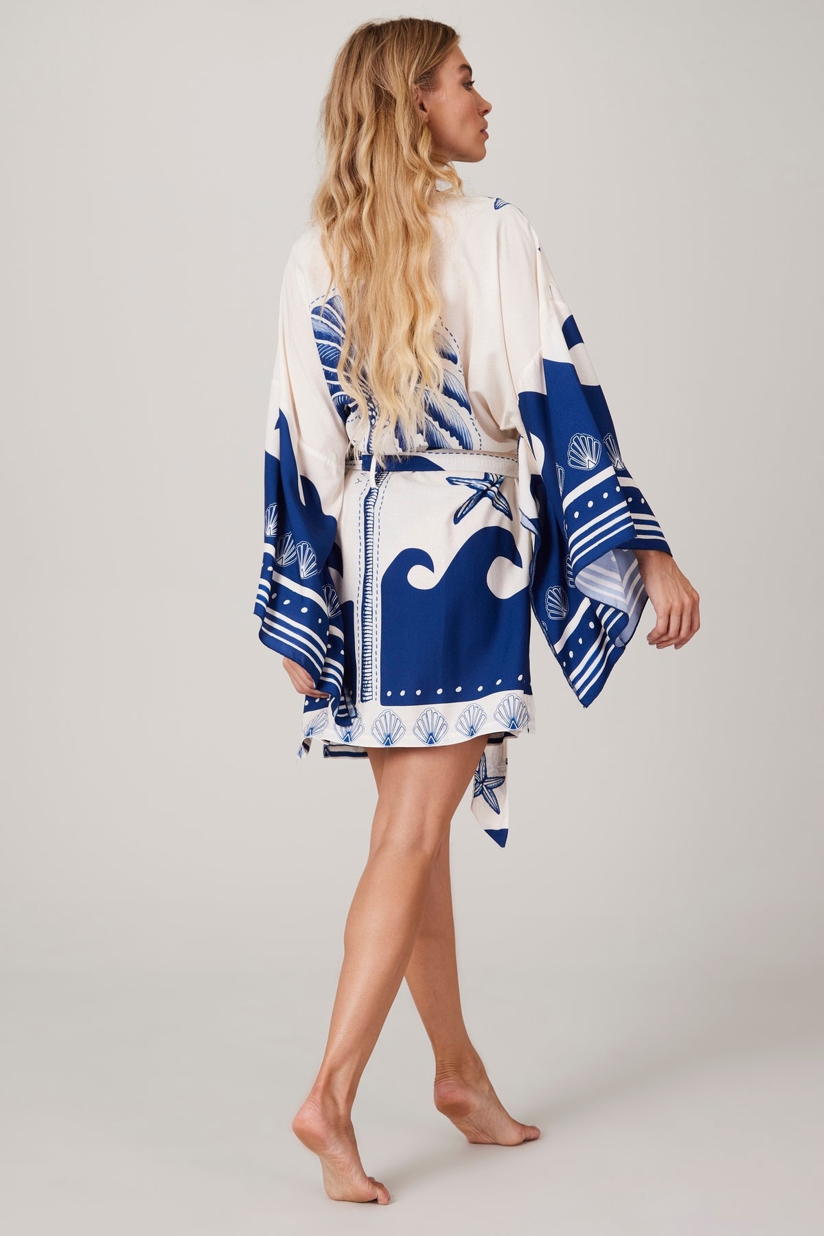 Short White and Blue Kimono "Pira Omomba'e Yacamim Collection"
