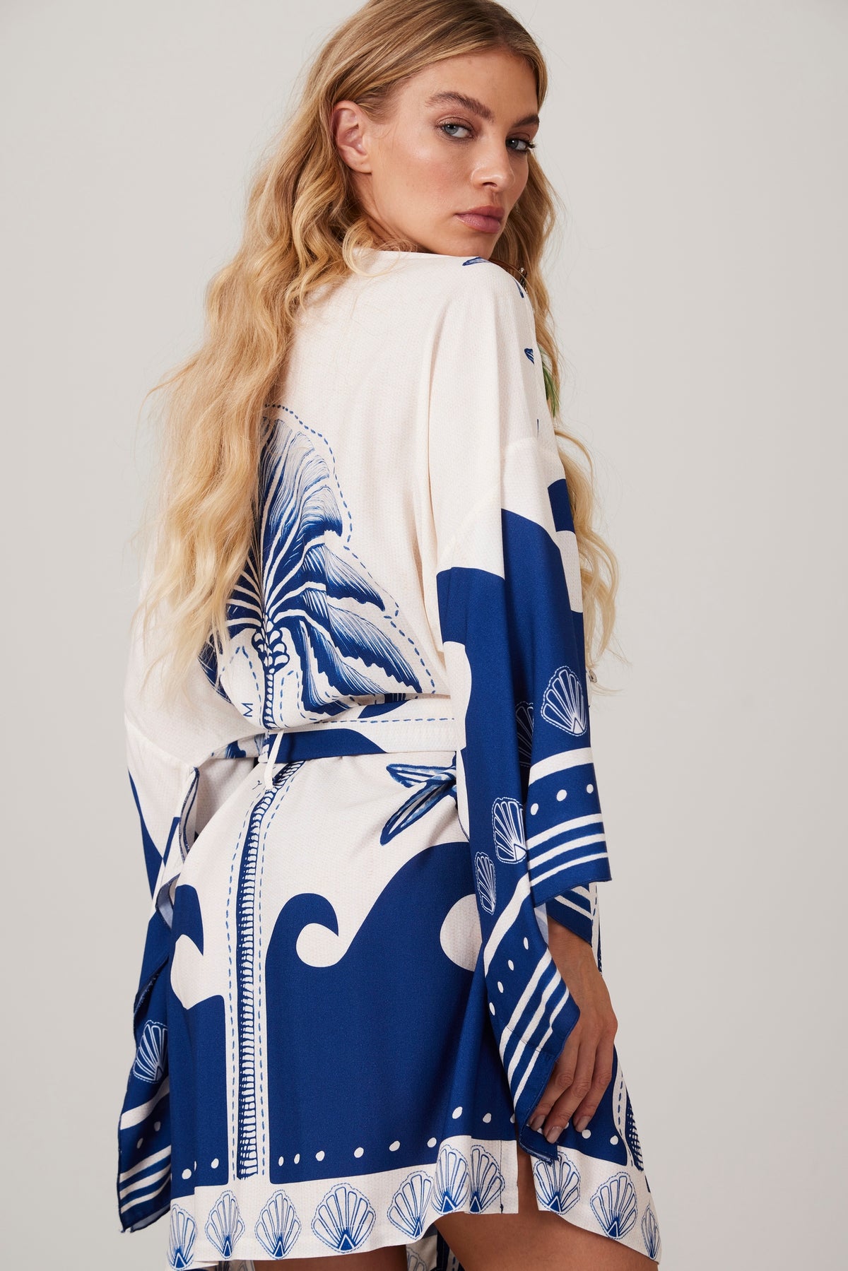 Short White and Blue Kimono "Pira Omomba'e Yacamim Collection"