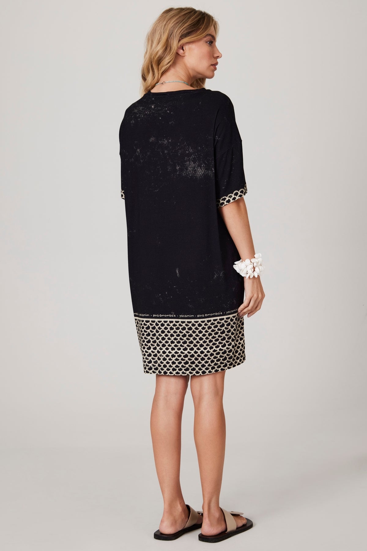 Black Oversized T-shirt Pira Omomba''e Yacamim K4 Collection
