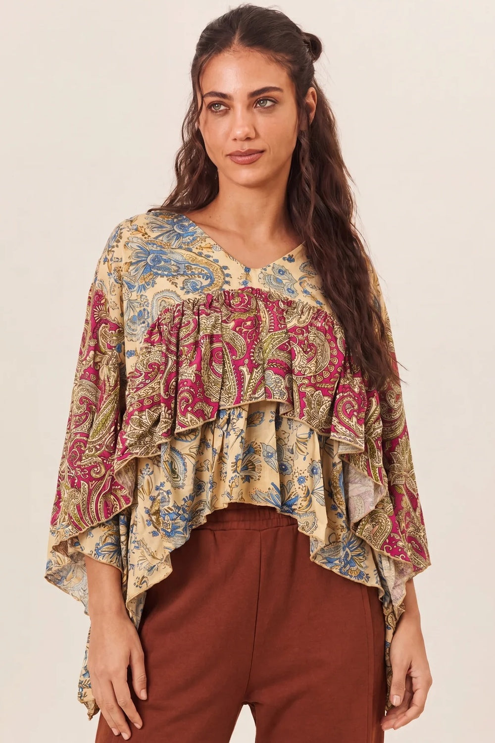 Bata Ampla Com Babados Bege Vermelha Patchwork Yacamim B26